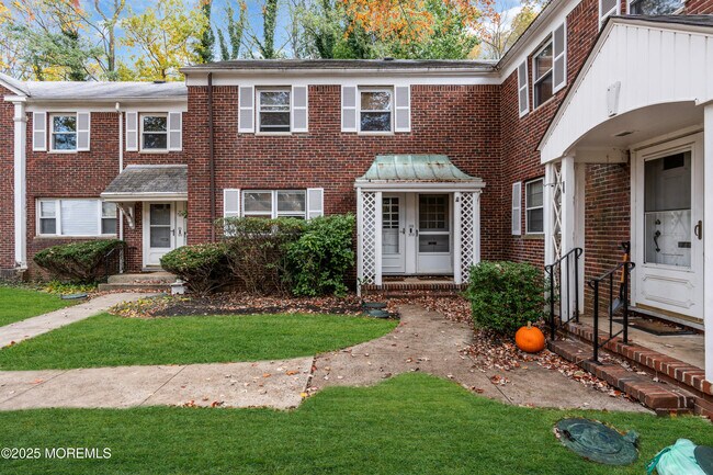 102 Manor Dr in Red Bank, NJ - Building Photo - Building Photo