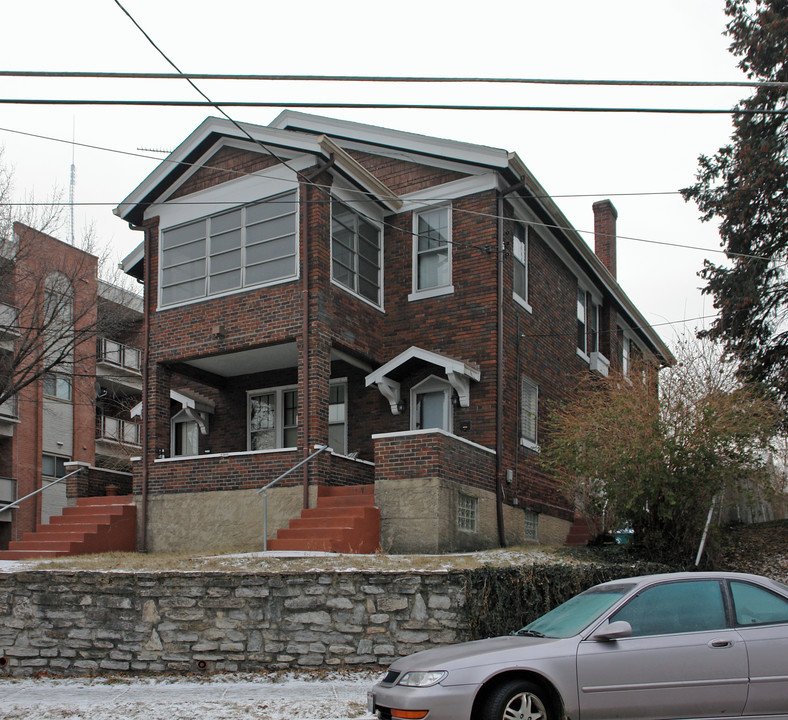 2472 Fairview Ave in Cincinnati, OH - Foto de edificio