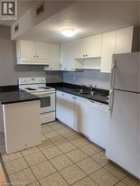 81 Dundas St in Hamilton, ON - Building Photo