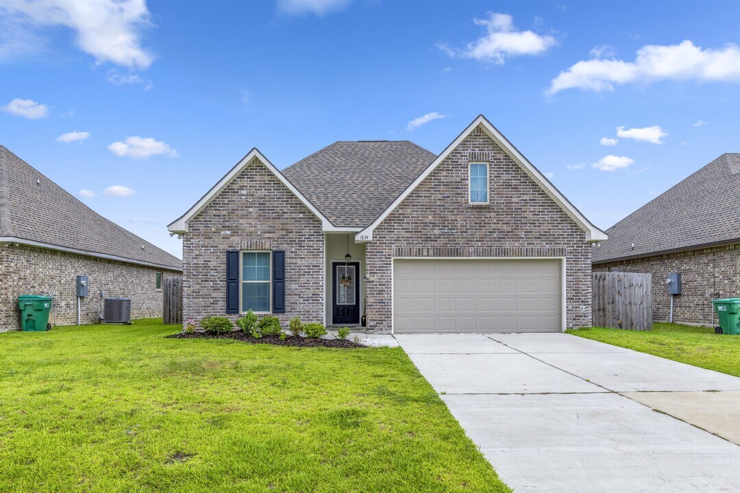 1834 Poeyfarre Dr in Lake Charles, LA - Building Photo