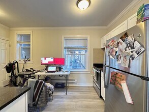 644 W Roscoe St, Unit J09P in Chicago, IL - Building Photo - Building Photo