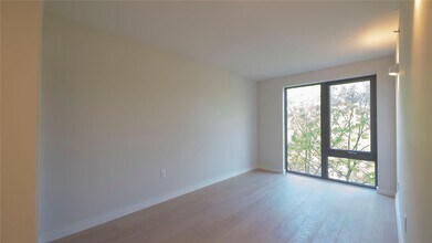 13680-136-41 41st Ave in Queens, NY - Building Photo - Building Photo