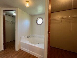 48 Willowbrook Ct in Martindale, TX - Building Photo - Building Photo