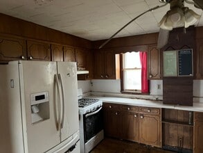 624 W Poplar St in Harrisburg, IL - Building Photo - Building Photo