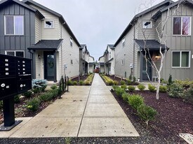 4047 SE 115th Ave in Portland, OR - Building Photo