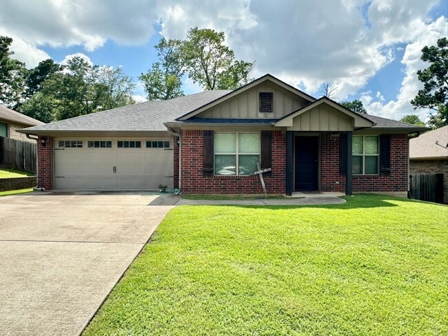 2593 Pine Crest Dr in Tyler, TX - Foto de edificio - Building Photo