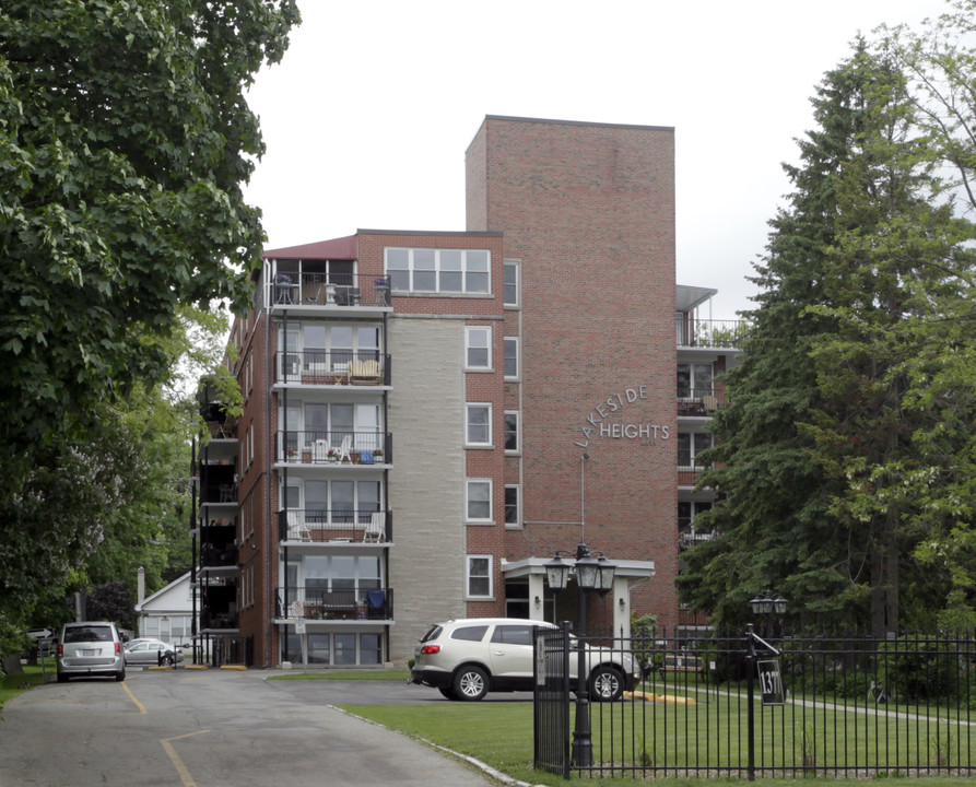 Lakeside Heights in Burlington, ON - Building Photo