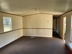 1609 S W 2nd Dr in Chiefland, FL - Building Photo - Building Photo