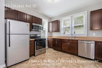 753 College Ave SE in Grand Rapids, MI - Building Photo - Building Photo