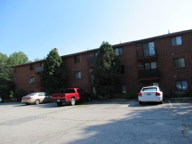 1225 Bodwell Rd in Manchester, NH - Building Photo - Building Photo