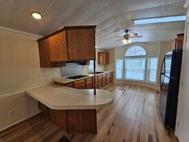 158 Country Rd in Utica, NY - Building Photo