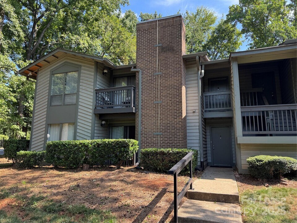 5012 Sardis Rd in Charlotte, NC - Building Photo