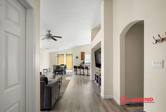 5210 Sweet Sunblaze Ave in Bakersfield, CA - Building Photo - Building Photo