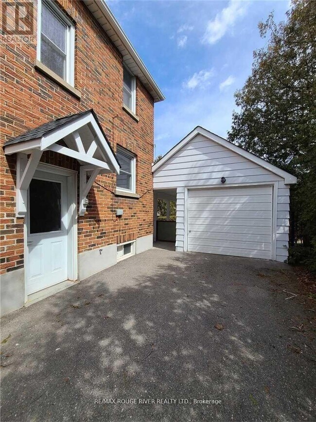 821 Mary St N in Oshawa, ON - Building Photo - Building Photo