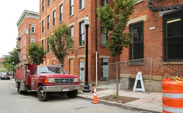 1206 Broadway St in Cincinnati, OH - Foto de edificio - Building Photo