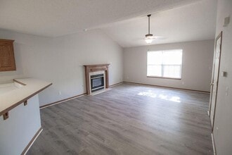 1316 Valley Creek Ln in Columbia, MO - Building Photo - Building Photo