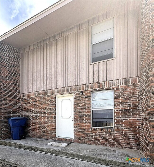 property at 402 S 2nd St
