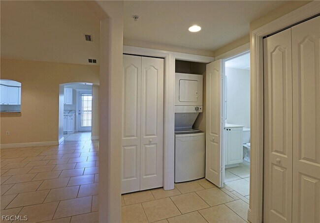 4175 Castilla Circle in Ft. Myers, FL - Building Photo - Building Photo