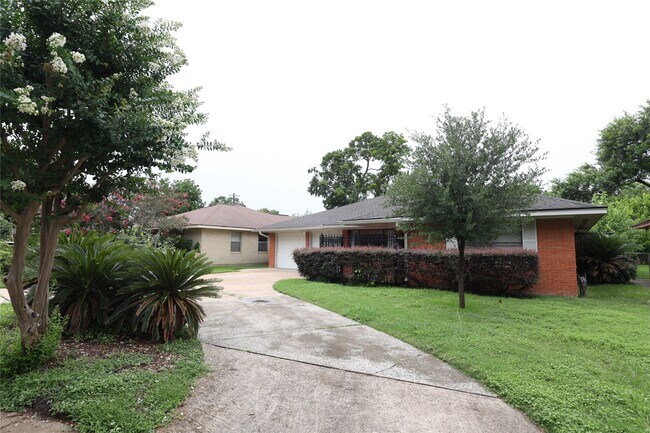 4018 Nenana Dr in Houston, TX - Building Photo - Building Photo