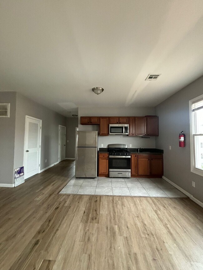 353 16th Ave, Unit 4 in Irvington, NJ - Foto de edificio - Building Photo