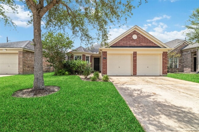 property at 3 Garden Grove Dr