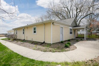 3257 Rohret Rd in Iowa City, IA - Building Photo - Building Photo