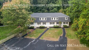 5 Debra Ln in Bellingham, MA - Building Photo
