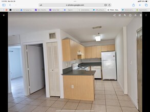 437 SW 7th St, Unit 207 in Miami, FL - Foto de edificio - Building Photo