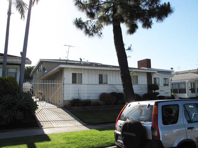 11002 Crenshaw Blvd in Inglewood, CA - Building Photo - Building Photo