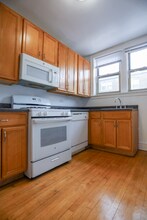 2242 W Farwell Ave-Unit -1 in Chicago, IL - Building Photo - Building Photo