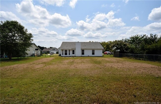 307 Buckeye Dr in Raeford, NC - Building Photo - Building Photo