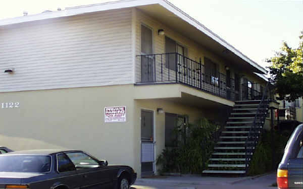 1128 Felspar Street in San Diego, CA - Foto de edificio - Building Photo