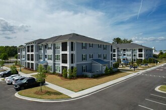 Encore On The Green in Garden City, GA - Building Photo - Building Photo