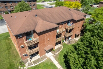 1100-1102 Evergreen Ave in Glendale Heights, IL - Building Photo - Building Photo