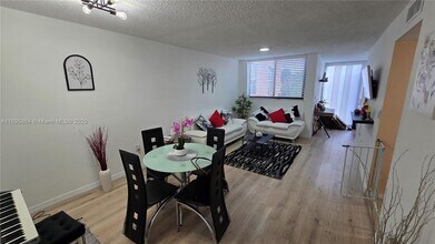 9400 W Flagler St in Miami, FL - Building Photo - Building Photo