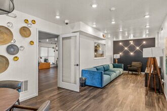 Paddock on Park Row in Arlington, TX - Foto de edificio - Interior Photo