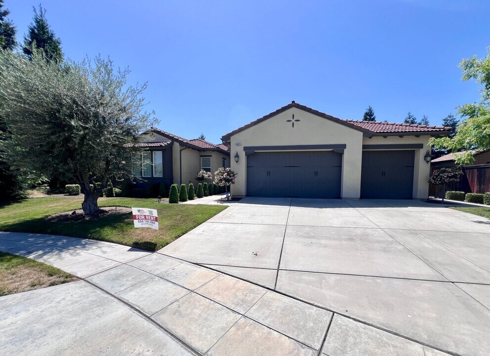 5661 N Annapolis Ave in Fresno, CA - Building Photo