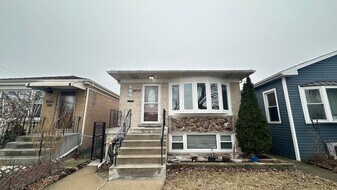 4819 W Winnemac Ave in Chicago, IL - Building Photo