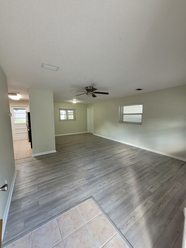 1151 NW Ashley St in Lake City, FL - Building Photo - Building Photo