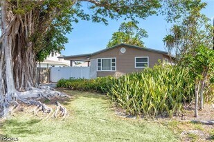 547 101st Ave N in Naples, FL - Building Photo