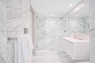 475 Brickell Ave, Unit 1913 in Miami, FL - Building Photo - Building Photo