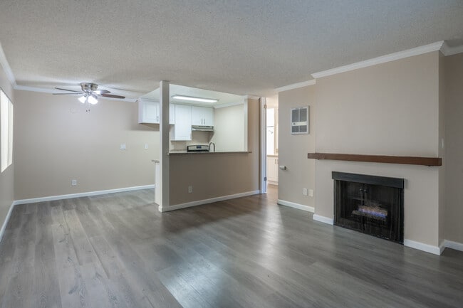 Bay Timbers Apartments in Costa Mesa, CA - Building Photo - Interior Photo