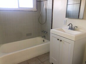 5067 20th St in Los Angeles, CA - Building Photo - Building Photo