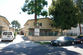 4348 Ventura Canyon Ave in Sherman Oaks, CA - Building Photo - Building Photo