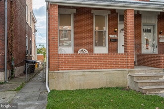 718 W Lafayette St in Norristown, PA - Building Photo - Building Photo