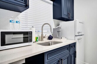 101 Lucerne Ave, Unit SI ID1504095P in Lake Worth Beach, FL - Foto de edificio - Building Photo