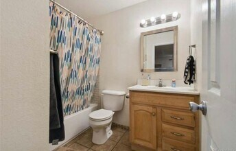 2190 S Holly St in Denver, CO - Building Photo - Building Photo