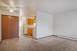 Prairie Creek Apartments in Wyoming, MI - Building Photo