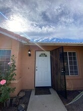 4414 Royal Pine Cir in Riverside, CA - Building Photo - Building Photo