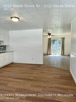 6322 W Hagar Shore Rd in Coloma, MI - Building Photo
